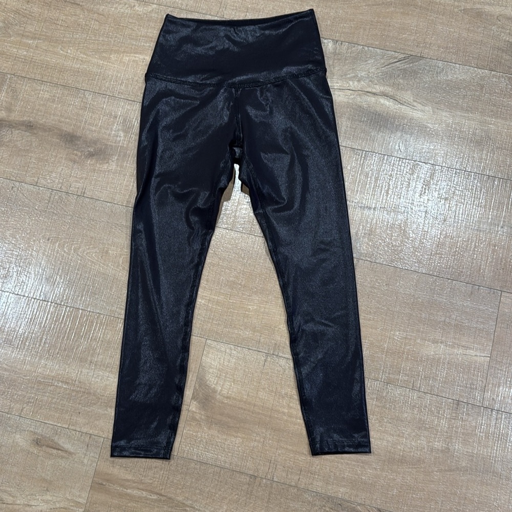 EUC Beyond Yoga Heather Rib Black Shine High Waisted Midi Legging Size XS - Picture 3 of 9
